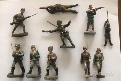 Vecchi soldatini in pasta no marchio