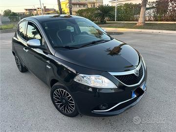 Lancia Ypsilon 1.3 MTJ 95 CAVALLI Mya FULL ENTRA