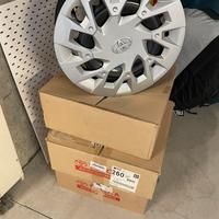 3 cerchi in metallo e 3 copricerchio Toyota Aygo