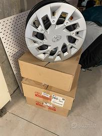 3 cerchi in metallo e 3 copricerchio Toyota Aygo