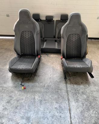 Interni Volkswagen Golf 8 R line 