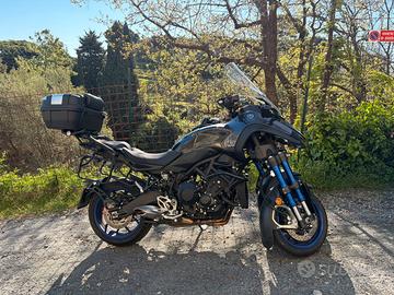 Yamaha Niken  con accessori GT e valigie rigide