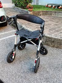 Deambulatore usato per pochi mesi