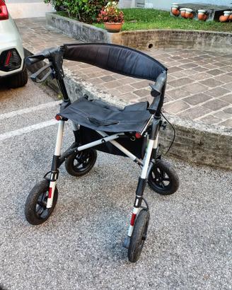 Deambulatore usato per pochi mesi