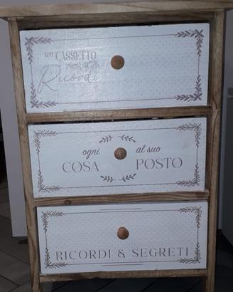Cassettiera bianca in legno