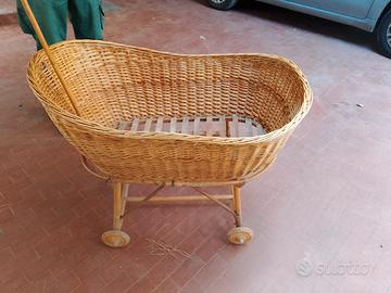 Cesta in vimini e bambù  per neonati 