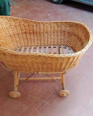 Cesta in vimini e bambù  per neonati 