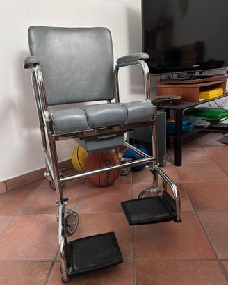 Sedia a rotelle/comoda