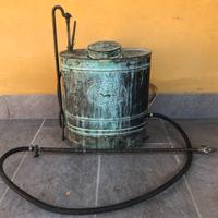 Antica pompa irroratrice verderame spruzzatore