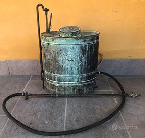 Antica pompa irroratrice verderame spruzzatore