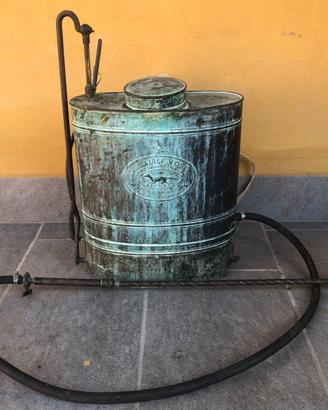 Antica pompa irroratrice verderame spruzzatore