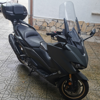 Tmax 560 scooter