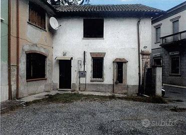 Immobile in asta di 212 m² con più di 5 locali a S