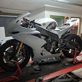 carene rsv4 pista