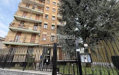 DUE LOCALI CON CUCINA ABITALE