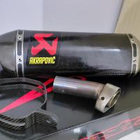 Terminale akrapovic in carbonio omologato