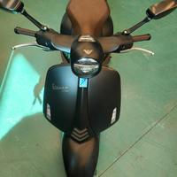 Piaggio Vespa 946 emporio armani 125 - 2015