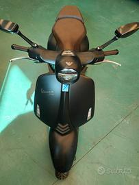 Piaggio Vespa 946 emporio armani 125 - 2015
