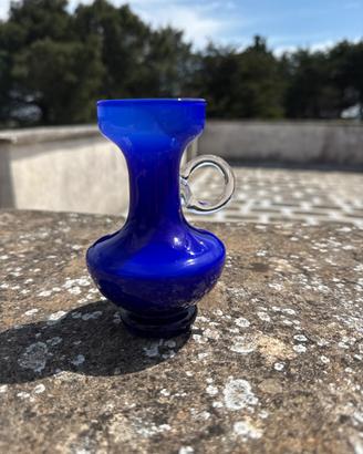 Vaso Artistico Soffiato a Mano: Contrasto Cobalto