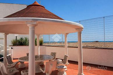 VILLA A SCHIERA A OSTUNI