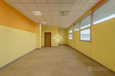 NEGOZIO A SERRAVALLE SCRIVIA