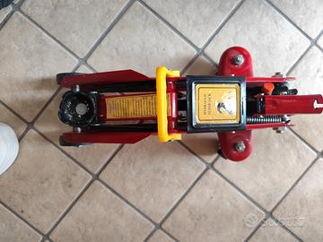cric idraulico  per auto