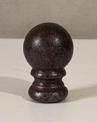 Pomolo  antico in ferro pieno massiccio d'epoca 
