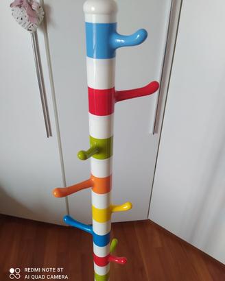Ikea, Krokig, stile Memphis, appendiabiti da terra