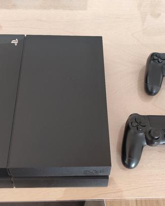 PlayStation 4 + 2 Controller