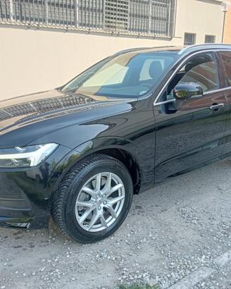 VOLVO XC60 B4 (d) Geartronic Momentum HYBRID/DIE