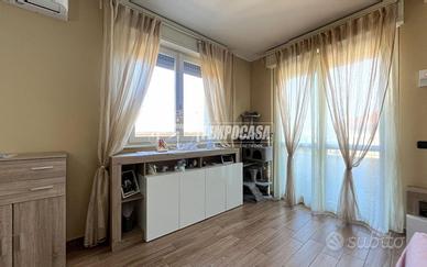 TRILOCALE CON DOPPI SERVIZI E BOX DOPPIO