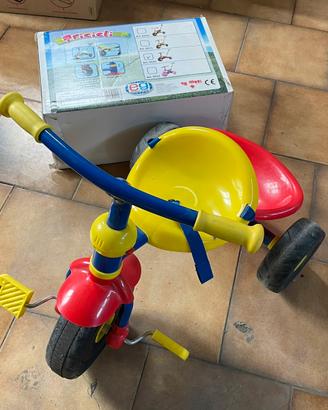 Triciclo  con asta per  direzionare