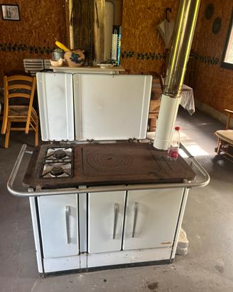 Stufa a legna con forno e piano cottura – Vintage