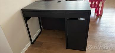 Scrivania ikea nera