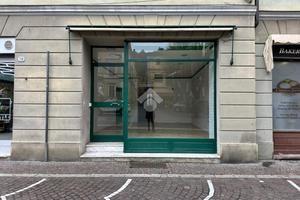 NEGOZIO A TORTONA