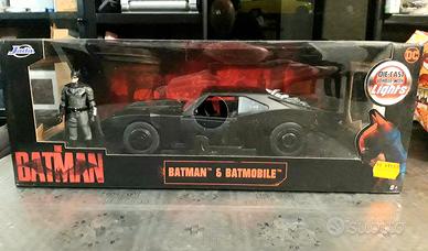 Batmobile con figurino Batman scala 1/18 nuovo!