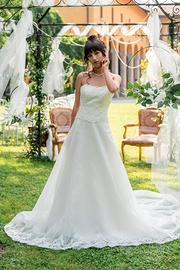 Abito da sposa in organza e pizzo