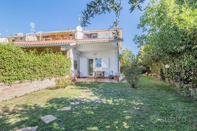 VILLA A SCHIERA A SUTRI