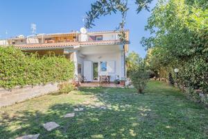 VILLA A SCHIERA A SUTRI