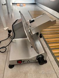 Affettatrice modello 220i