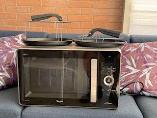 Microonde Whirlpool 6 senso come nuovo