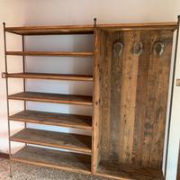Appendiabiti artigianale con mensole in legno