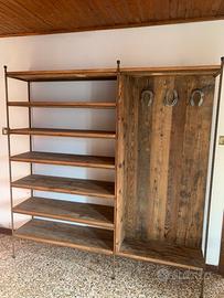 Appendiabiti artigianale con mensole in legno