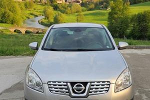 Nissan Qashqai tenuta maniacalmente