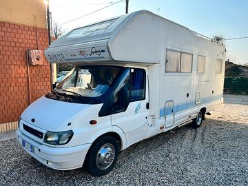 Ford transit con letto in coda