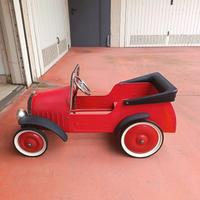 automobilina a pedali