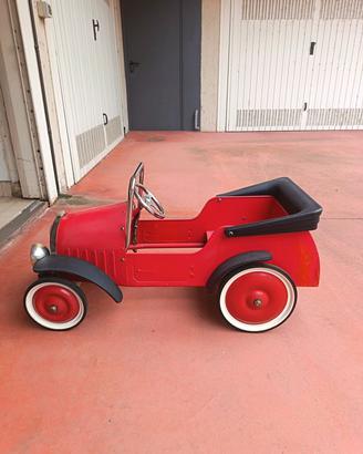 automobilina a pedali