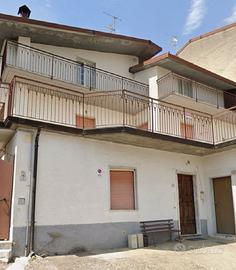 Casa indipendente con due appartamenti ind