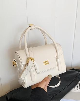 borsa a mano e tracolla bianco con charm ciliegie
