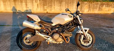 Ducati Monster 696